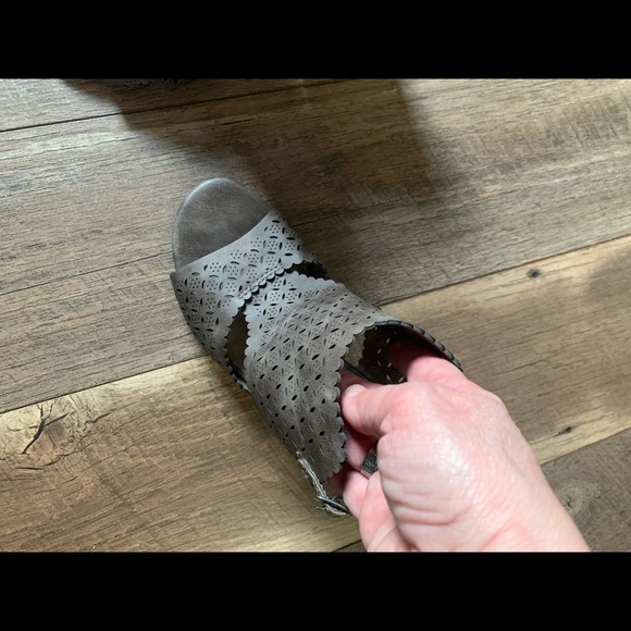 Maurices Chunky Heel Sandal Sz 7 M - Picture 8 of 8